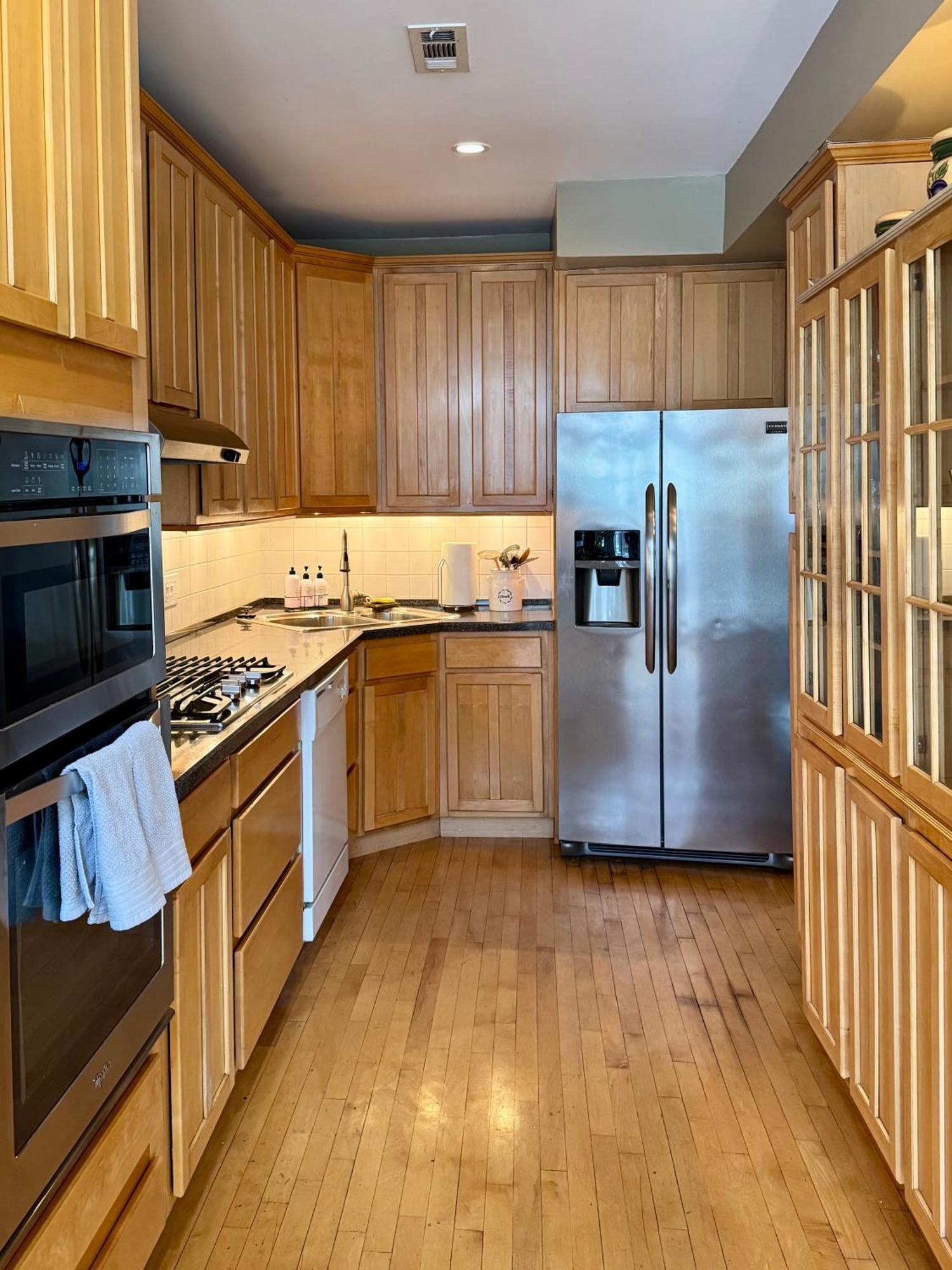 3 Bedroom Spacious Home In Ideal Location W Free Parking Back Yard Pets Welcome Chicago Exterior foto