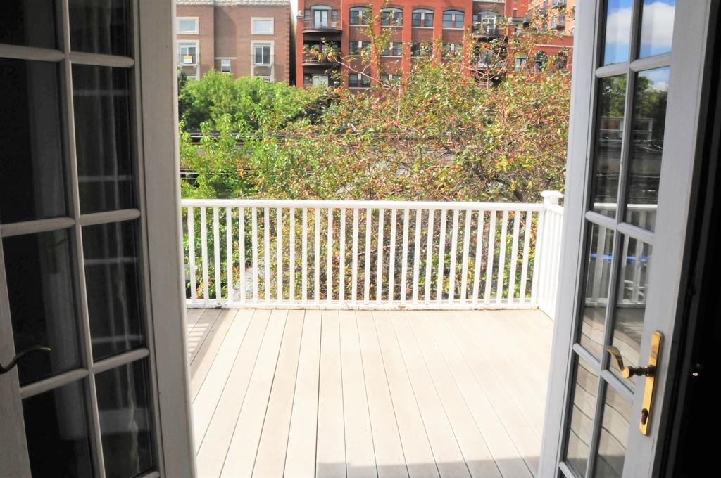 3 Bedroom Spacious Home In Ideal Location W Free Parking Back Yard Pets Welcome Chicago Exterior foto