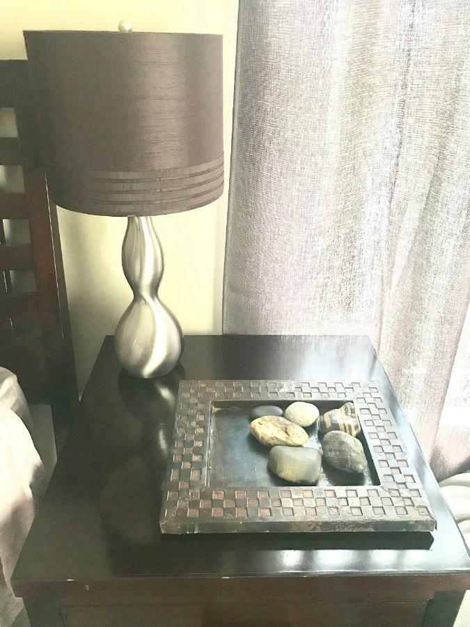 3 Bedroom Spacious Home In Ideal Location W Free Parking Back Yard Pets Welcome Chicago Exterior foto